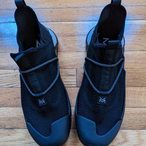 MUVEZ TRAVELER SHOES - SIZE 11
